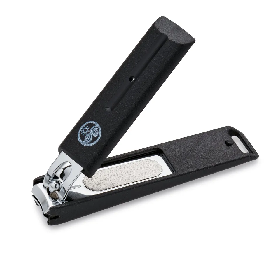 earth-therapeutics-no-mess-nail-clipper-with-catcher image 1