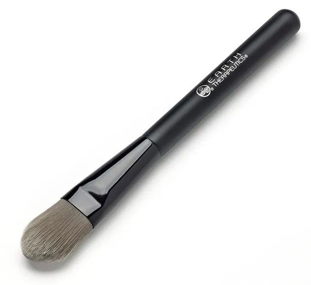 earth-therapeutics-foundation-cheek-brush-with-purifying-bamboo-charcoal-infused image 1