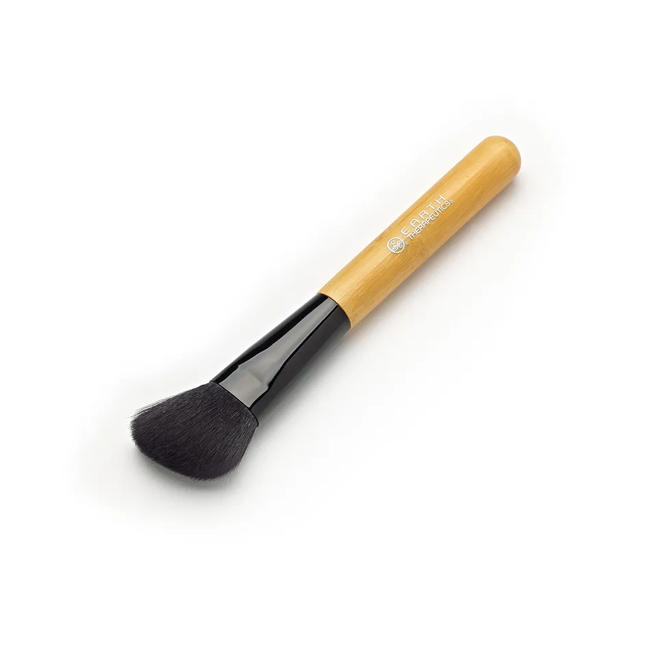 earth-therapeutics-angled-blush-brush-with-sustainable-bamboo-handle image 1