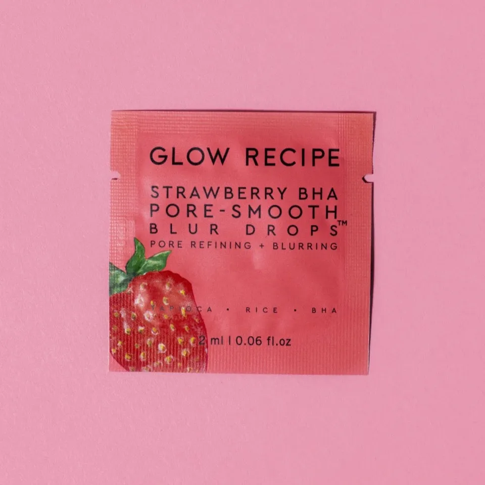 glow-recipe-strawberry-bha-pore-smooth-blur-drops-sachet-sample-2-ml image 1