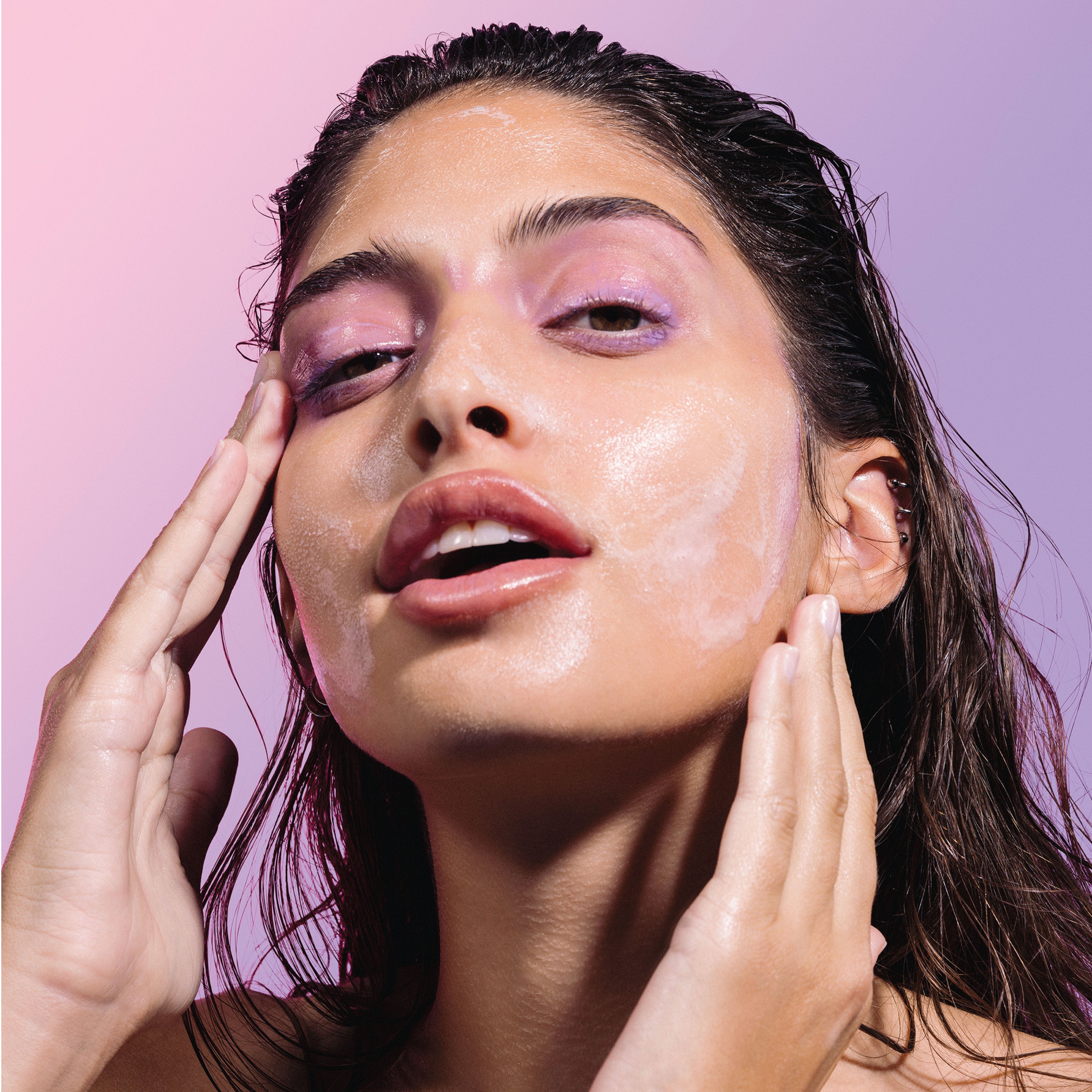 glow-recipe-blueberry-bounce-gentle-cleanser image 2