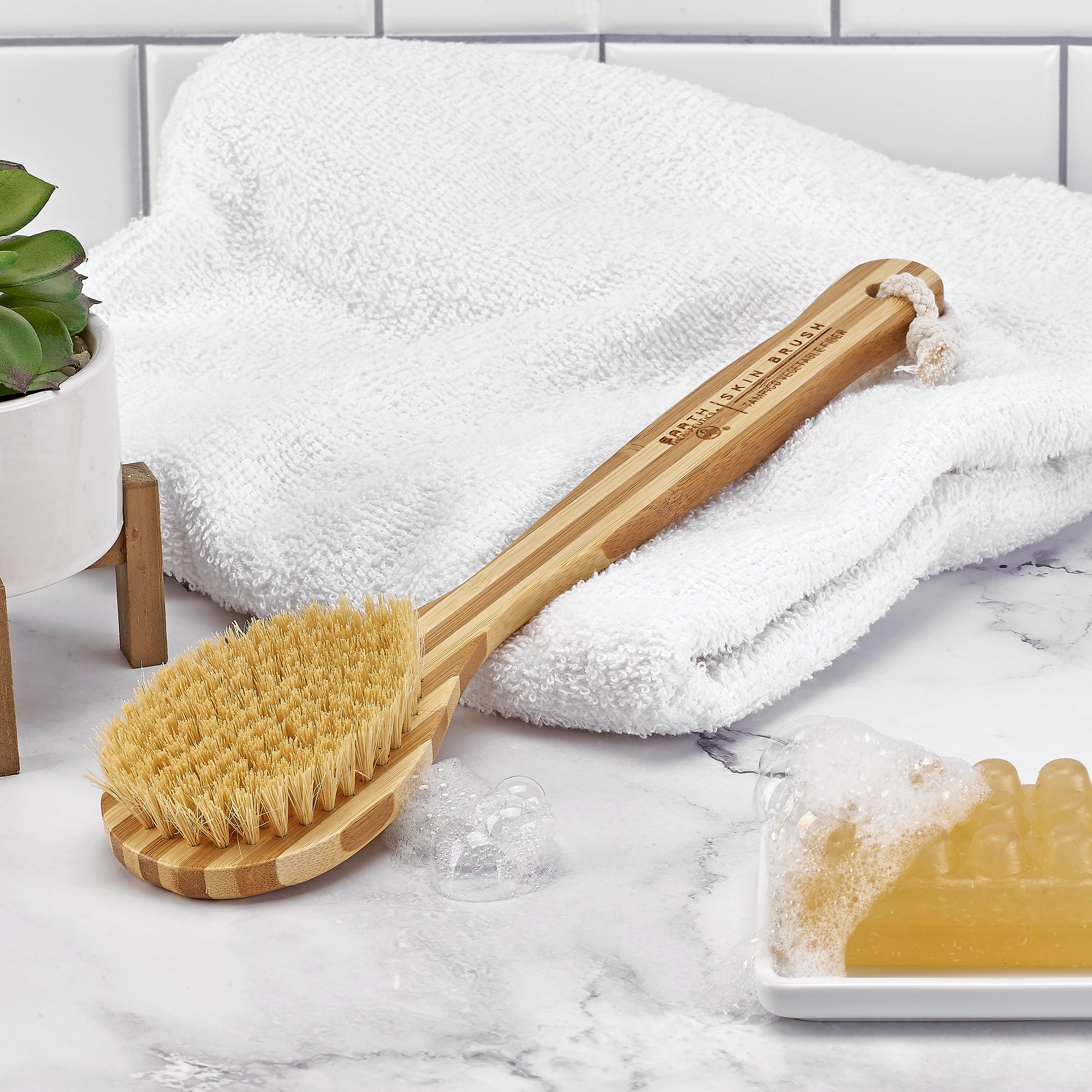 earth-therapeutics-tampico-vegetable-brush-medium-bristle image 5