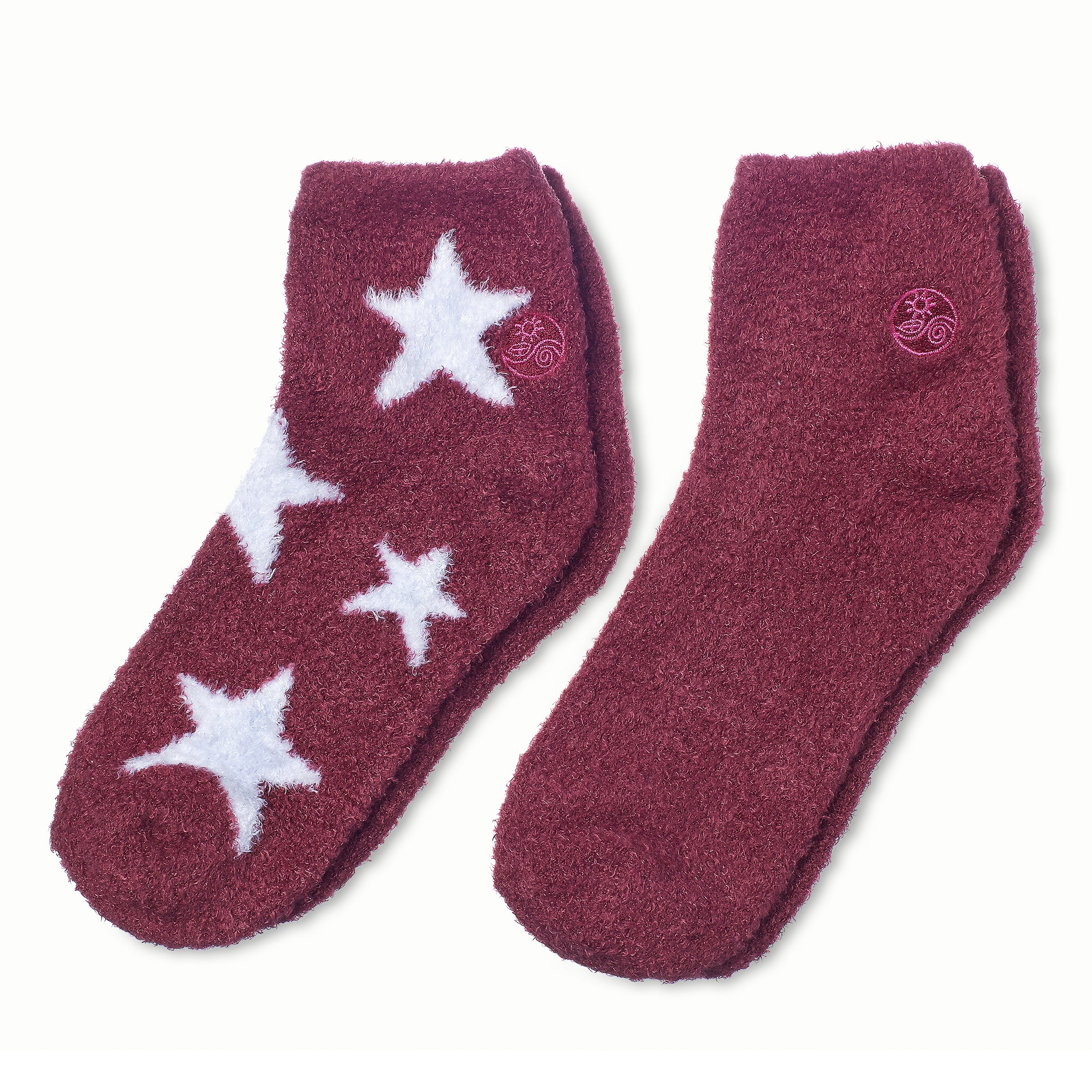 earth-therapeutics-aloe-moisture-socks-2-pack-stars-burgundy-infused-with-aloe-v image 7