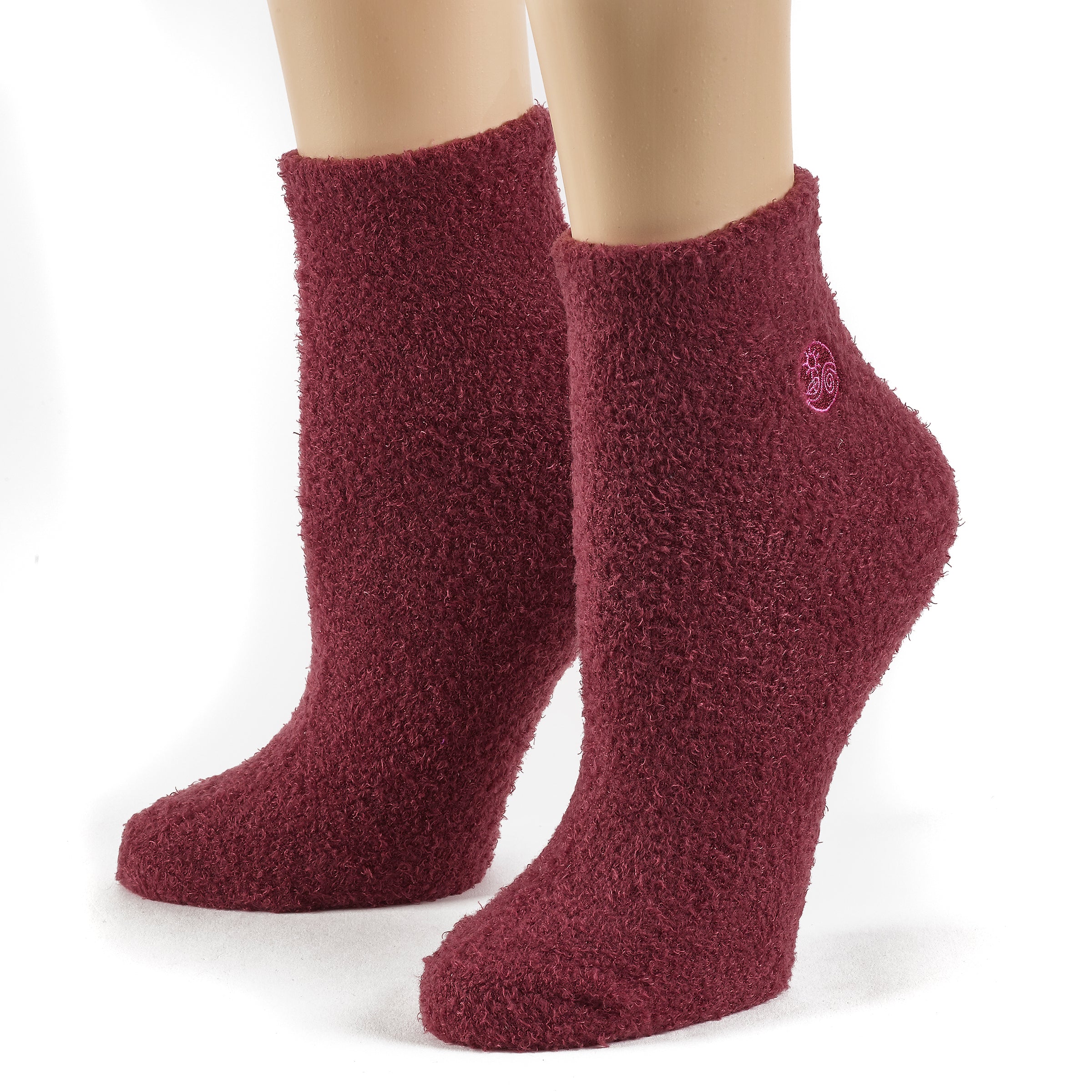 earth-therapeutics-aloe-moisture-socks-2-pack-stars-burgundy-infused-with-aloe-v image 3