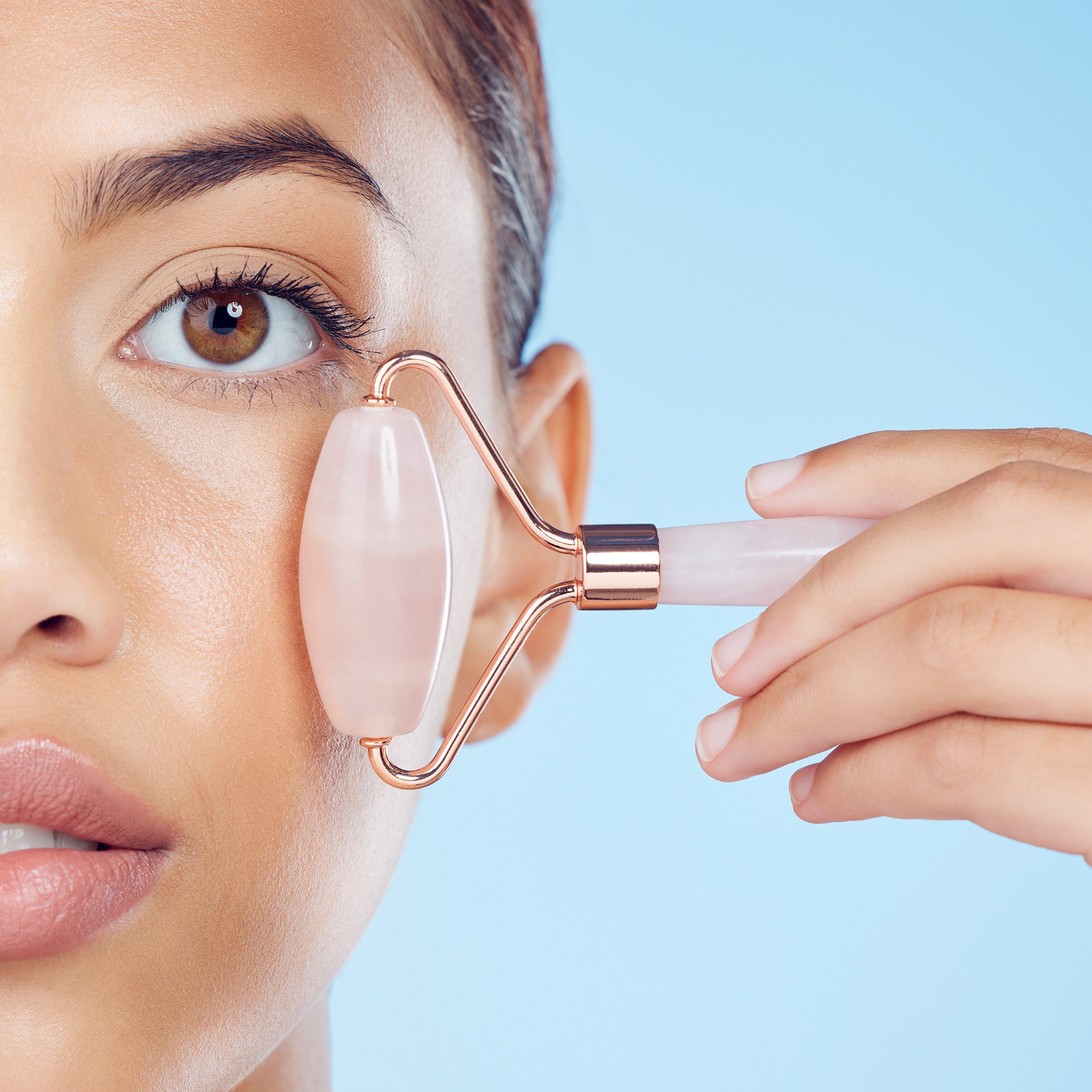 earth-therapeutics-rose-quartz-soothing-facial-roller-award-winner image 7